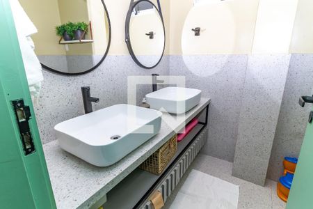 Casa à venda com 390m², 4 quartos e 2 vagasBanheiro da Suíte 2