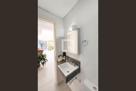 Casa à venda com 142m², 3 quartos e 2 vagas Casa à venda com 142m², 3 quartos e 2 vagasBanheiro