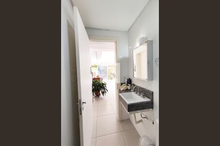 Casa à venda com 142m², 3 quartos e 2 vagas Casa à venda com 142m², 3 quartos e 2 vagasBanheiro