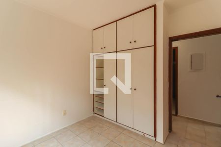 Casa à venda com 250m², 3 quartos e 5 vagas Casa à venda com 250m², 3 quartos e 5 vagasQuarto