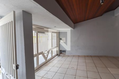 Casa à venda com 250m², 3 quartos e 5 vagas Casa à venda com 250m², 3 quartos e 5 vagasGaragem