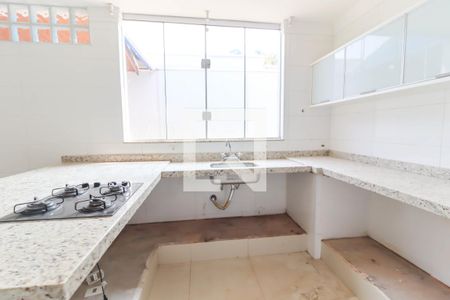 Casa à venda com 250m², 3 quartos e 5 vagas Casa à venda com 250m², 3 quartos e 5 vagasCozinha e Área de Serviço