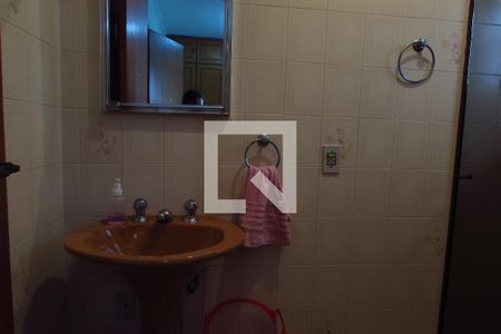 Casa à venda com 250m², 3 quartos e 4 vagasBanheiro Suíte 2