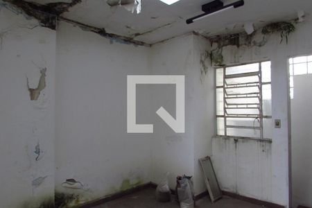 Casa à venda com 250m², 3 quartos e 4 vagasEdícula em obras