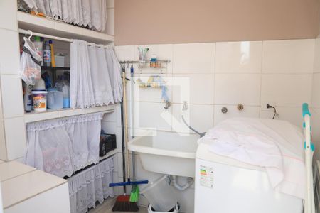 Casa à venda com 200m², 8 quartos e 4 vagasLavanderia - Casa 1