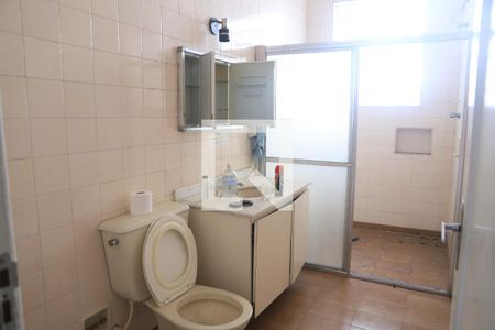 Casa à venda com 200m², 8 quartos e 4 vagasBanheiro - Casa 2