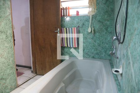 Casa à venda com 180m², 4 quartos e 2 vagasBanheiro da Suíte