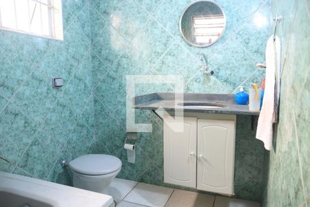 Casa à venda com 180m², 4 quartos e 2 vagasBanheiro da Suíte