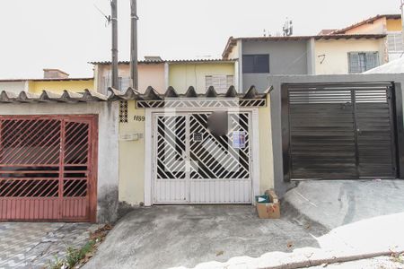 Casa à venda com 100m², 2 quartos e 1 vaga Casa à venda com 100m², 2 quartos e 1 vagaFachada