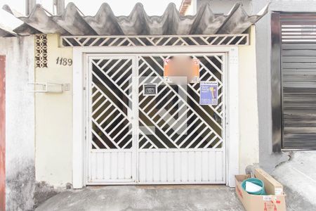 Casa à venda com 100m², 2 quartos e 1 vaga Casa à venda com 100m², 2 quartos e 1 vagaFachada