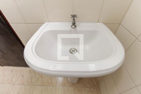 Casa à venda com 100m², 2 quartos e 1 vaga Casa à venda com 100m², 2 quartos e 1 vagaBanheiro de Serviço