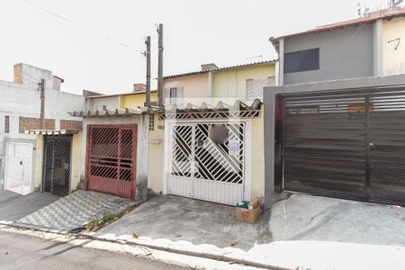 Casa à venda com 100m², 2 quartos e 1 vaga Casa à venda com 100m², 2 quartos e 1 vagaFachada