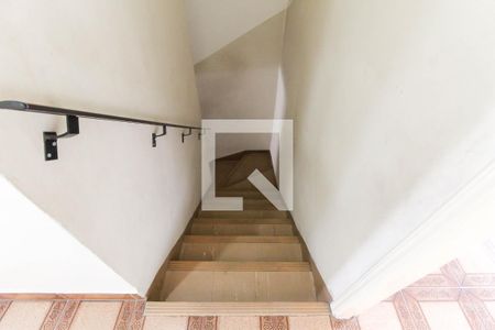 Casa à venda com 100m², 2 quartos e 1 vaga Casa à venda com 100m², 2 quartos e 1 vagaEscada