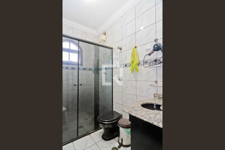 Casa para alugar com 289m², 4 quartos e 5 vagas Casa para alugar com 289m², 4 quartos e 5 vagasBanheiro social 2