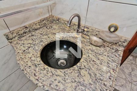 Casa para alugar com 289m², 4 quartos e 5 vagas Casa para alugar com 289m², 4 quartos e 5 vagasBanheiro social 2