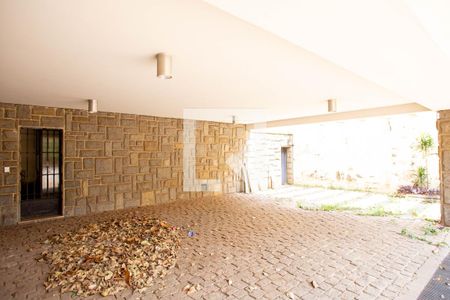 Casa à venda com 780m², 6 quartos e 5 vagas Casa à venda com 780m², 6 quartos e 5 vagasGaragem