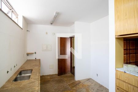 Casa à venda com 780m², 6 quartos e 5 vagas Casa à venda com 780m², 6 quartos e 5 vagasCozinha