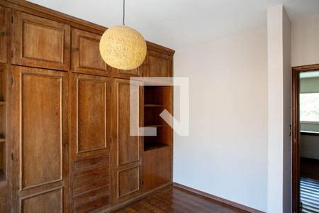 Casa à venda com 780m², 6 quartos e 5 vagas Casa à venda com 780m², 6 quartos e 5 vagasSuíte 4