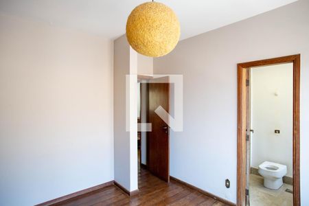 Casa à venda com 780m², 6 quartos e 5 vagas Casa à venda com 780m², 6 quartos e 5 vagasSuíte 4