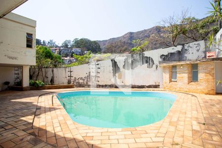 Casa à venda com 780m², 6 quartos e 5 vagas Casa à venda com 780m², 6 quartos e 5 vagasPiscina