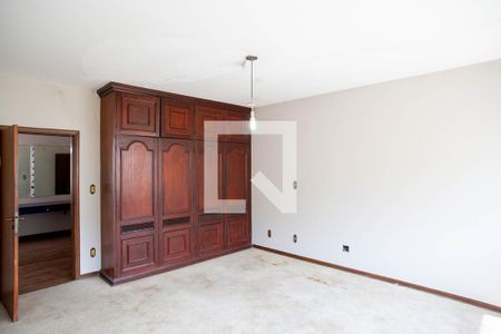 Casa à venda com 780m², 6 quartos e 5 vagas Casa à venda com 780m², 6 quartos e 5 vagasQuarto