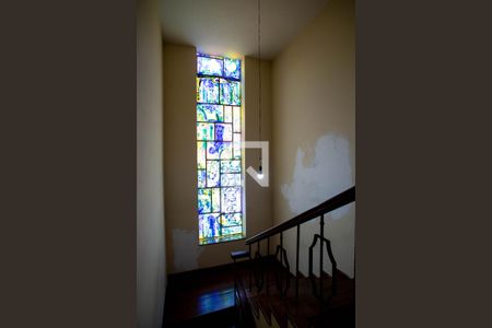 Casa à venda com 780m², 6 quartos e 5 vagas Casa à venda com 780m², 6 quartos e 5 vagasEscada