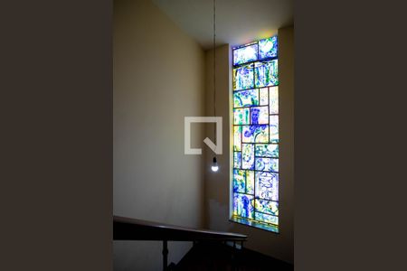 Casa à venda com 780m², 6 quartos e 5 vagas Casa à venda com 780m², 6 quartos e 5 vagasEscada