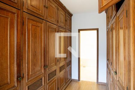 Casa à venda com 780m², 6 quartos e 5 vagas Casa à venda com 780m², 6 quartos e 5 vagasCloset da suíte