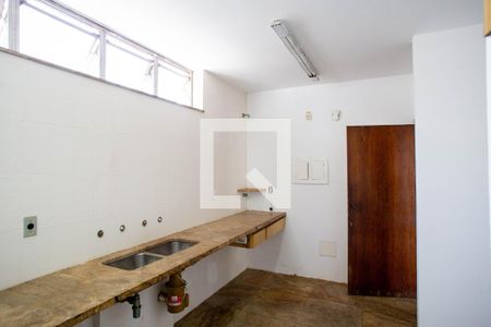 Casa à venda com 780m², 6 quartos e 5 vagas Casa à venda com 780m², 6 quartos e 5 vagasCozinha