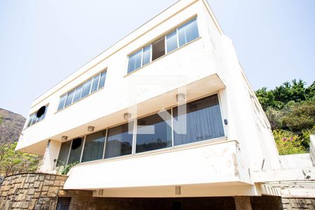 Casa à venda com 780m², 6 quartos e 5 vagas Casa à venda com 780m², 6 quartos e 5 vagasFachada