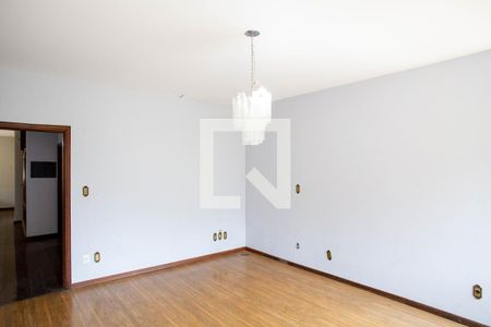 Casa à venda com 780m², 6 quartos e 5 vagas Casa à venda com 780m², 6 quartos e 5 vagasSuíte