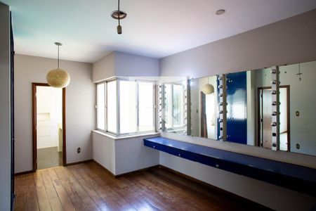 Casa à venda com 780m², 6 quartos e 5 vagas Casa à venda com 780m², 6 quartos e 5 vagasCloset da suíte 1