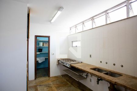 Casa à venda com 780m², 6 quartos e 5 vagas Casa à venda com 780m², 6 quartos e 5 vagasCozinha