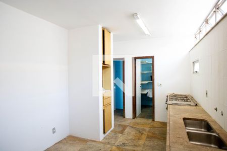 Casa à venda com 780m², 6 quartos e 5 vagas Casa à venda com 780m², 6 quartos e 5 vagasCozinha