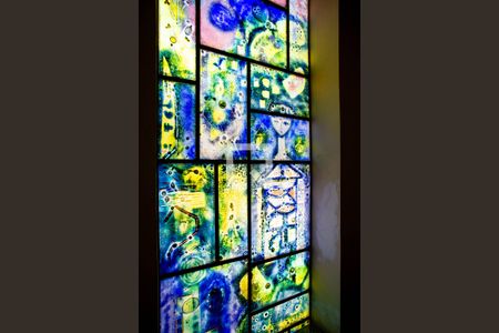 Casa à venda com 780m², 6 quartos e 5 vagas Casa à venda com 780m², 6 quartos e 5 vagasEscada