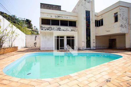 Casa à venda com 780m², 6 quartos e 5 vagas Casa à venda com 780m², 6 quartos e 5 vagasPiscina