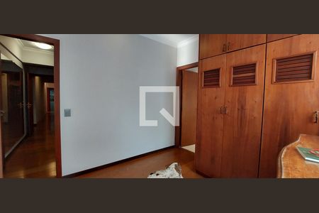 Apartamento à venda com 370m², 5 quartos e 8 vagas Apartamento à venda com 370m², 5 quartos e 8 vagasCloset Quarto 3 suíte