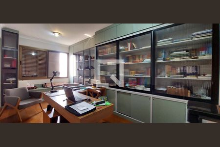 Apartamento à venda com 370m², 5 quartos e 8 vagas Apartamento à venda com 370m², 5 quartos e 8 vagasQuarto 5 suíte - escritório