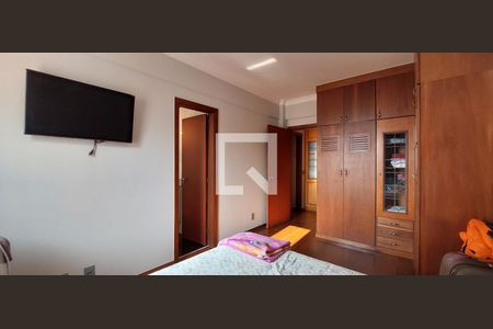 Apartamento à venda com 370m², 5 quartos e 8 vagas Apartamento à venda com 370m², 5 quartos e 8 vagasQuarto 4 suíte