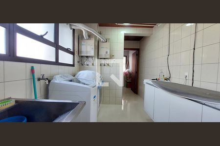 Apartamento à venda com 370m², 5 quartos e 8 vagas Apartamento à venda com 370m², 5 quartos e 8 vagasÁrea de Serviço