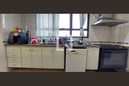 Apartamento à venda com 370m², 5 quartos e 8 vagas Apartamento à venda com 370m², 5 quartos e 8 vagasCozinha