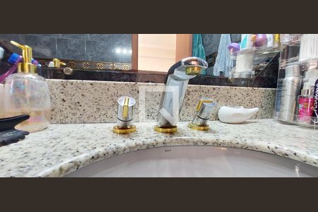 Apartamento à venda com 370m², 5 quartos e 8 vagas Apartamento à venda com 370m², 5 quartos e 8 vagasBanheiro Quarto 1 suíte