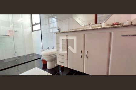 Apartamento à venda com 370m², 5 quartos e 8 vagas Apartamento à venda com 370m², 5 quartos e 8 vagasBanheiro Quarto 4 suíte