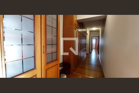 Apartamento à venda com 370m², 5 quartos e 8 vagas Apartamento à venda com 370m², 5 quartos e 8 vagasCorredor Quartos