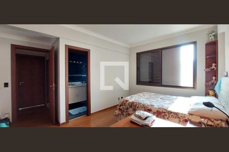 Apartamento à venda com 370m², 5 quartos e 8 vagas Apartamento à venda com 370m², 5 quartos e 8 vagasQuarto 2 suíte