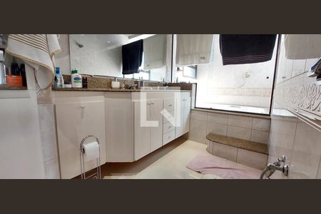 Apartamento à venda com 370m², 5 quartos e 8 vagas Apartamento à venda com 370m², 5 quartos e 8 vagasBanheiro Quarto 3 suíte