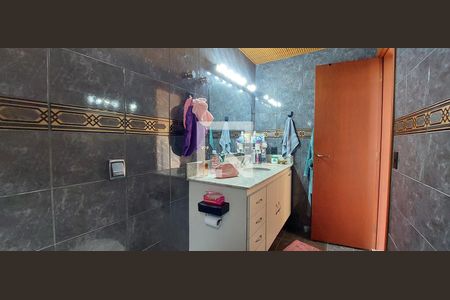 Apartamento à venda com 370m², 5 quartos e 8 vagas Apartamento à venda com 370m², 5 quartos e 8 vagasBanheiro Quarto 1 suíte