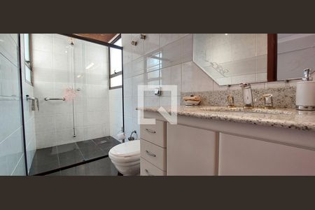 Apartamento à venda com 370m², 5 quartos e 8 vagas Apartamento à venda com 370m², 5 quartos e 8 vagasBanheiro Quarto 4 suíte