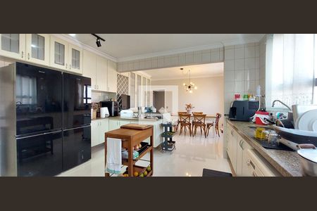 Apartamento à venda com 370m², 5 quartos e 8 vagas Apartamento à venda com 370m², 5 quartos e 8 vagasCozinha