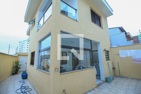 Casa à venda com 220m², 3 quartos e 4 vagas Casa à venda com 220m², 3 quartos e 4 vagasQuintal